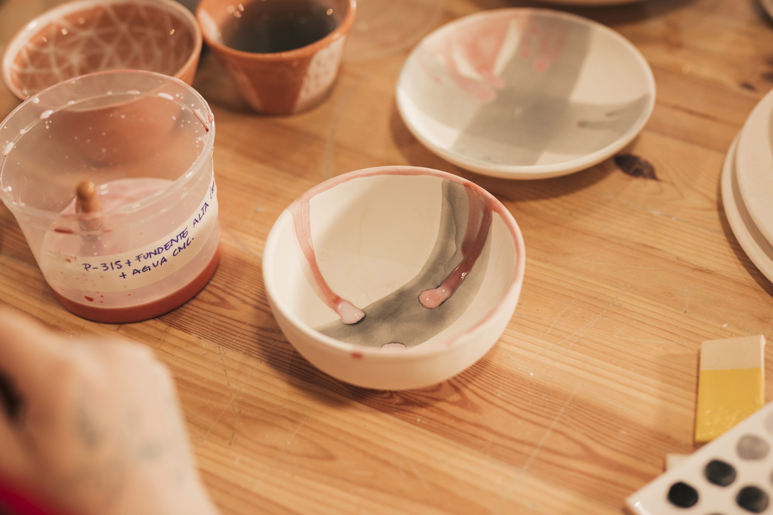 Все про ангобы: глазури, нанесение, роспись и обжиг на керамике